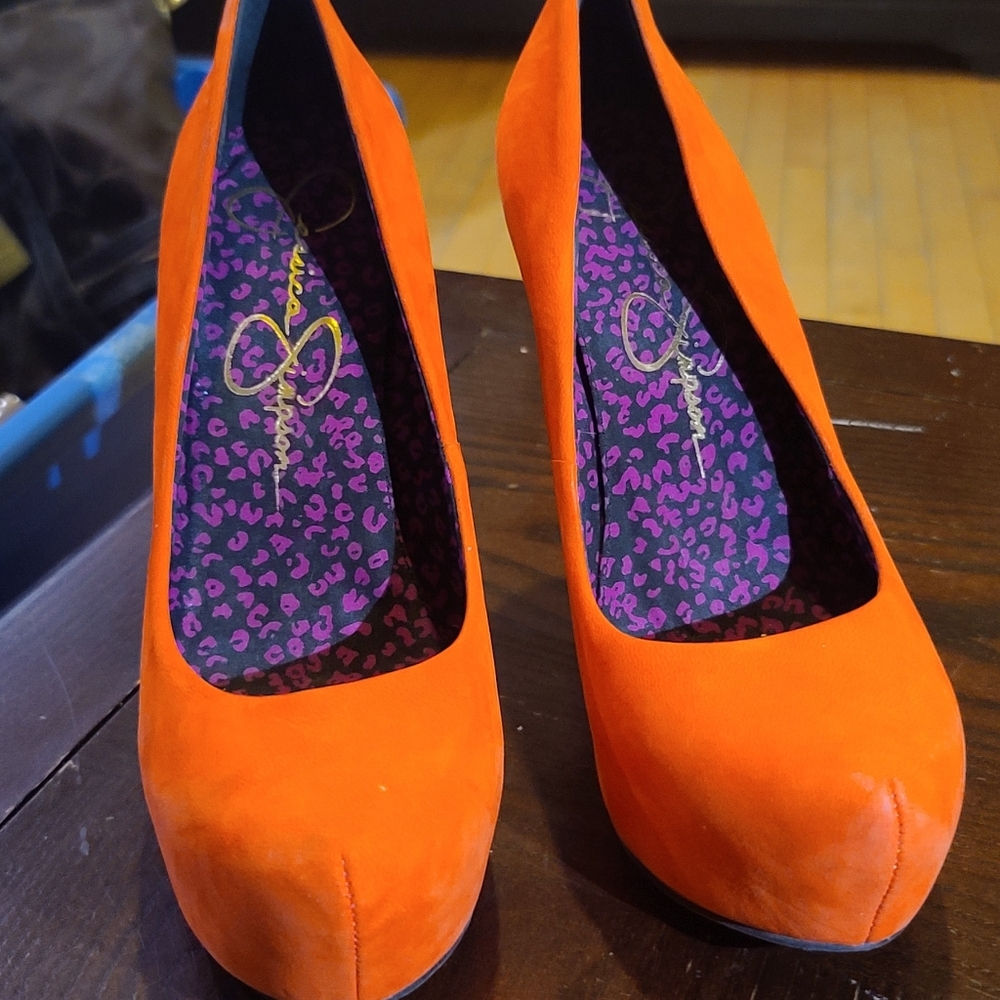 4/20 $ Jessica Simpson heels 6.5